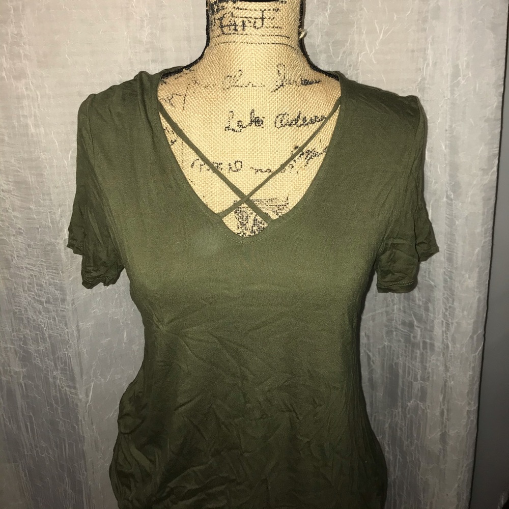 Criss cross stepped tee